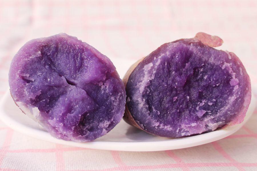 云南高原紫土豆，原生态的紫色洋芋