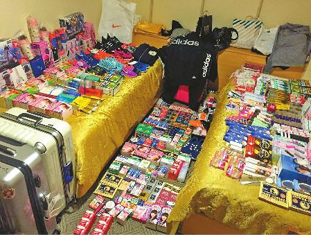 济南微商日本扫货：怀揣十张银行卡 人均扫货超千件