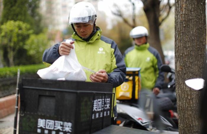 黄峥交火王兴的流量逻辑