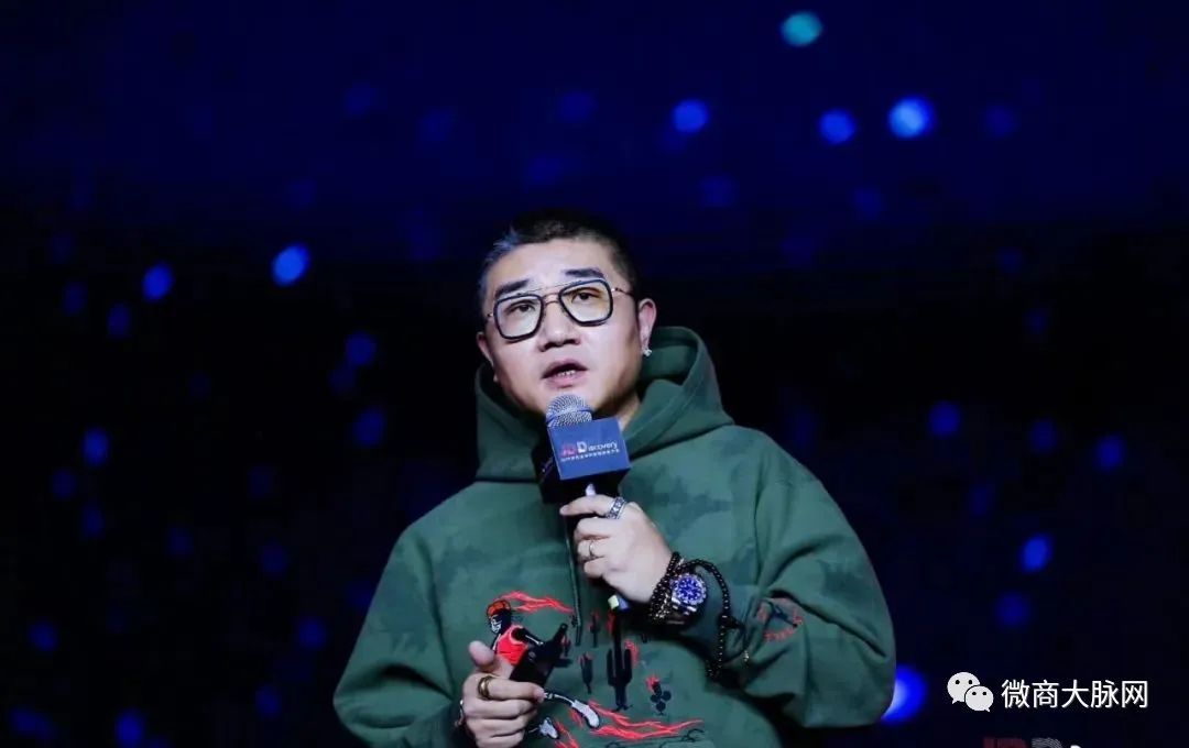 e014014eadb9fb09db6e3606e1aa6ae1.jpg 刘强东卸任京东CEO,徐雷上位,电商下半场较量开始