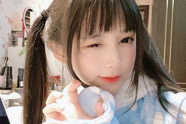 抖音红人：蔡萝莉