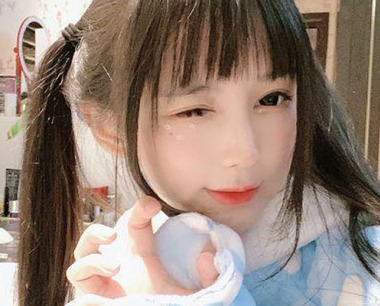抖音红人：蔡萝莉